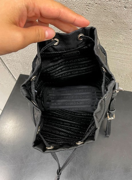 ☆送料関税込☆PRADA Re Nylon ドローストリングポーチ☆超人気