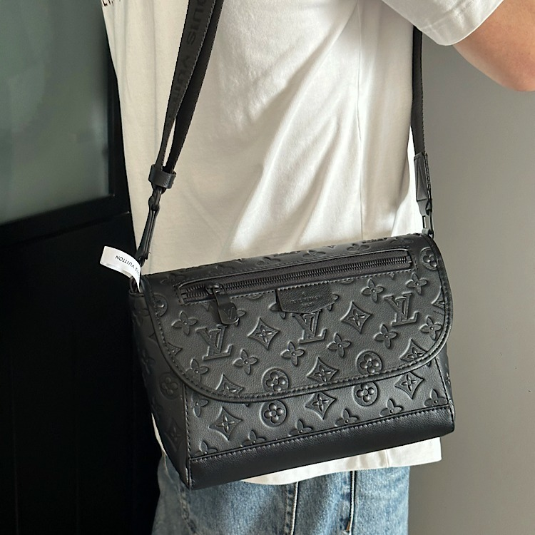 【お洒落の主役 】LOUIS VUITTON パルスメッセンジャーバッグ
