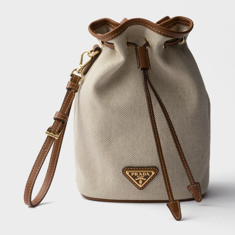 大人気 PRADA◆キャンバス レザー 巾着ポーチ リストレット付き