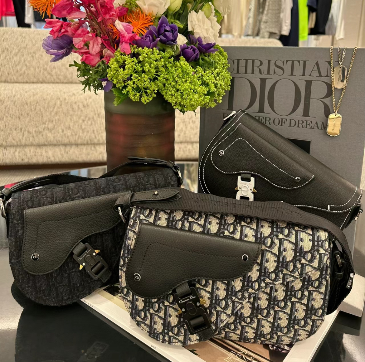どのスタイルにも合う♪【Dior】《Saddle》メッセンジャーバッグ
