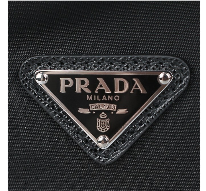 ☆送料関税込☆PRADA Re Nylon ドローストリングポーチ☆超人気