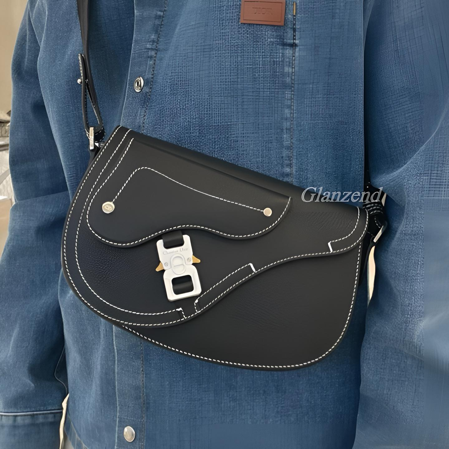 どのスタイルにも合う♪【Dior】《Saddle》メッセンジャーバッグ