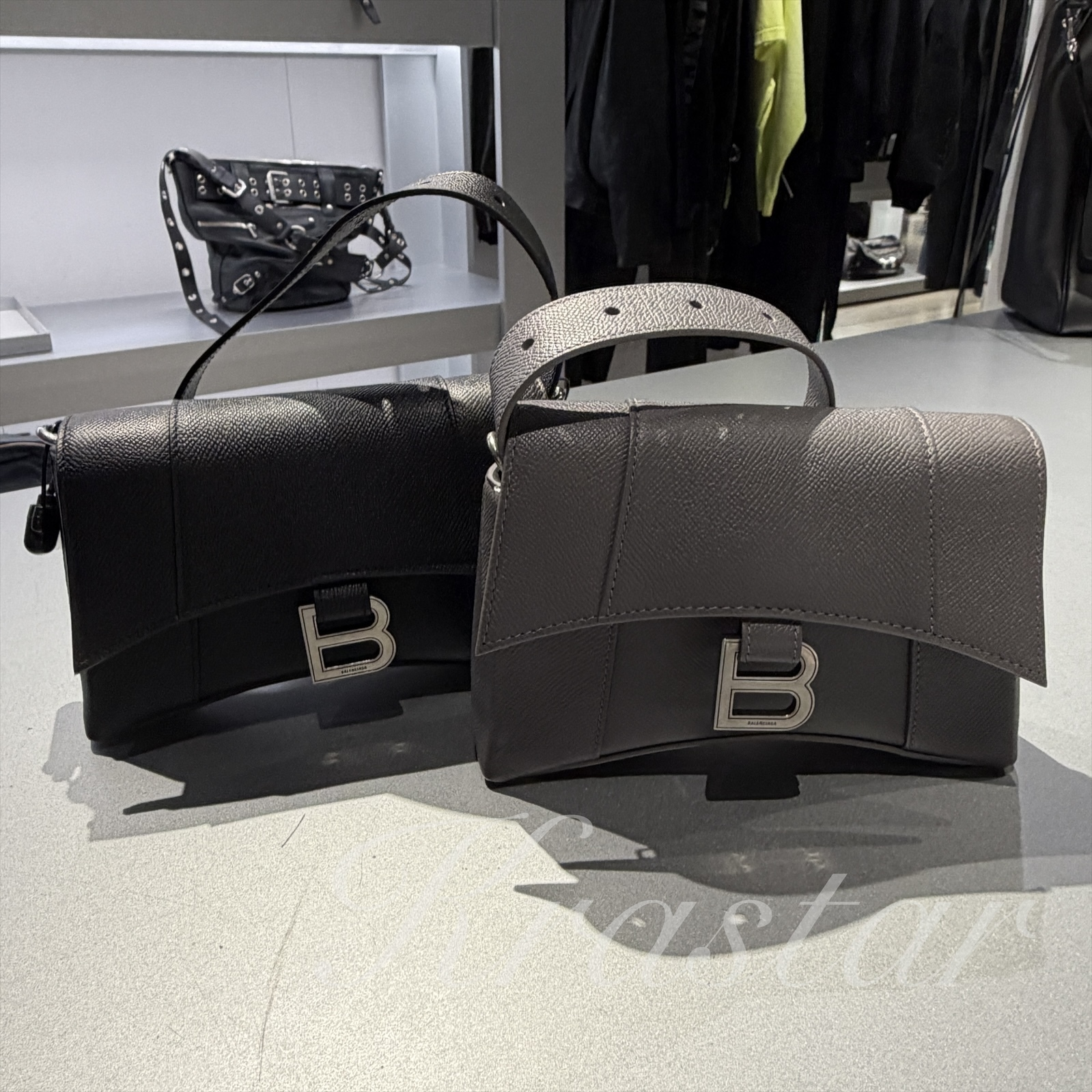 【VIPセール】BALENCIAGA ダウンタウン バッグ XS 736471