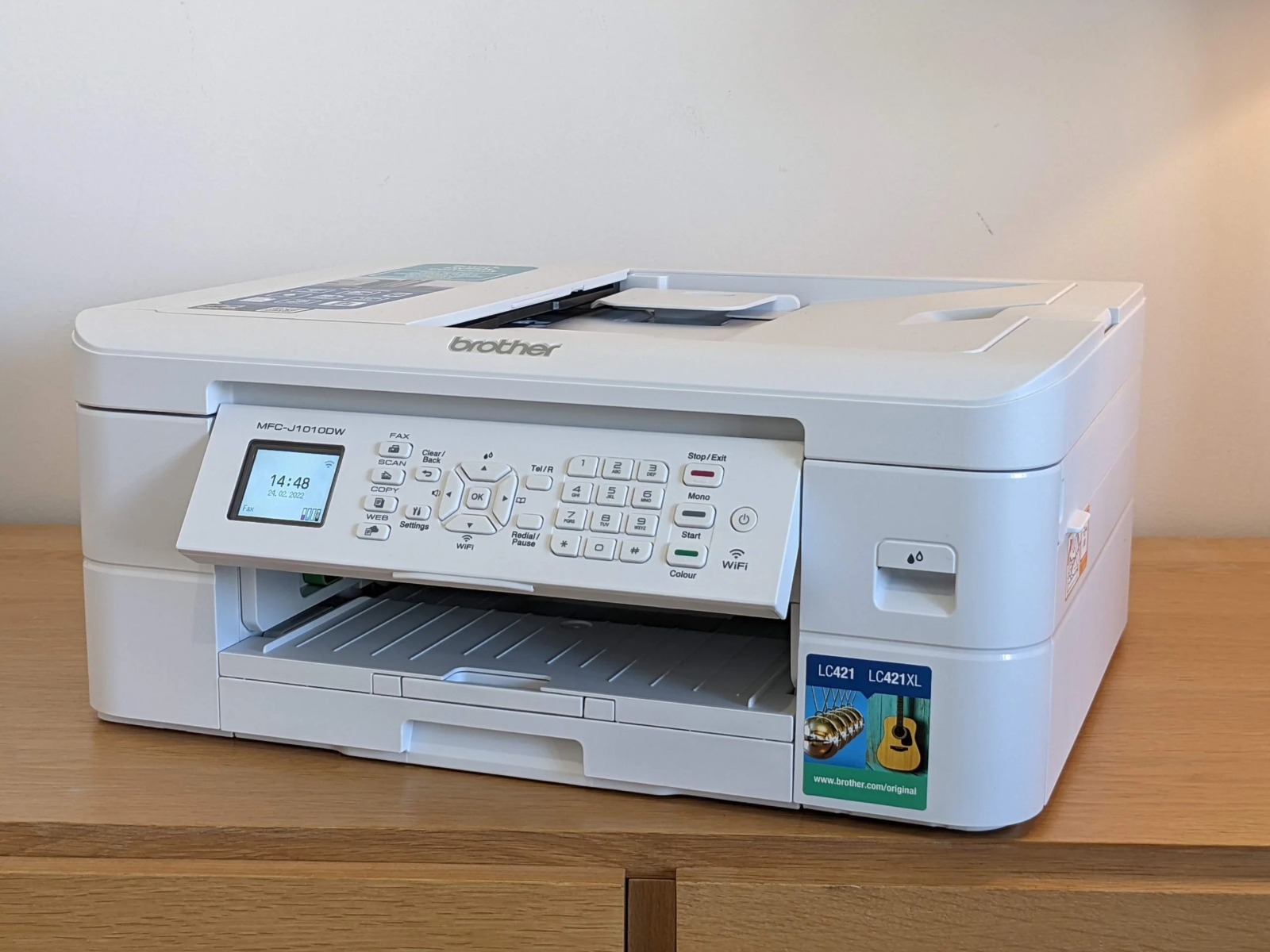 Brother Compact Multi-function Colour A4 wireless inkjet printer MFC-J1010DW / MFC J1010DW