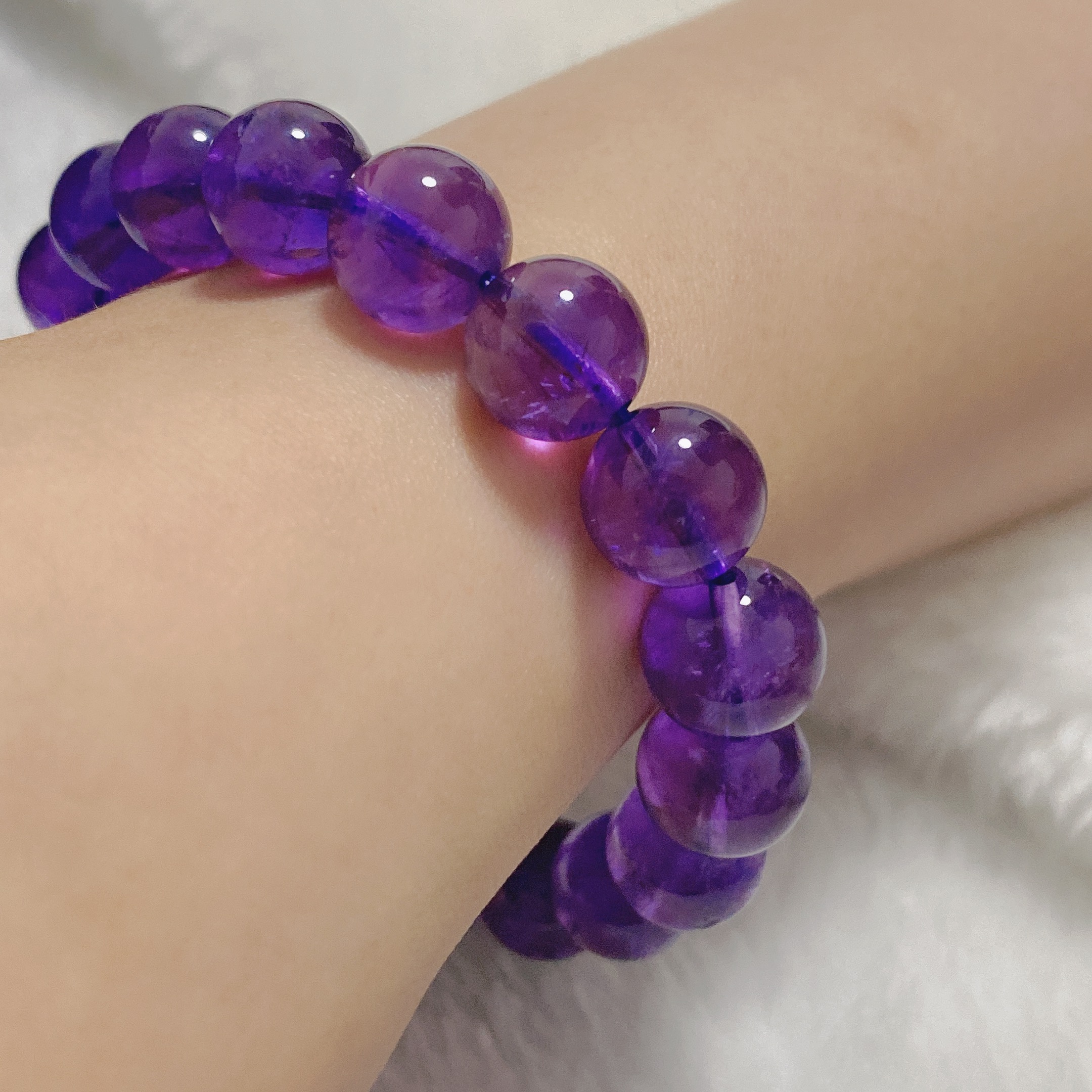 Natural Amethyst Beaded Bracelet – Calming Stress Relief & Spiritual Protection Crystal Jewelry, Polished Round Beads, Healing Energy Bracelet for Meditation, Anxiety Relief, and Daily Wear, Perfect Gift for Women
