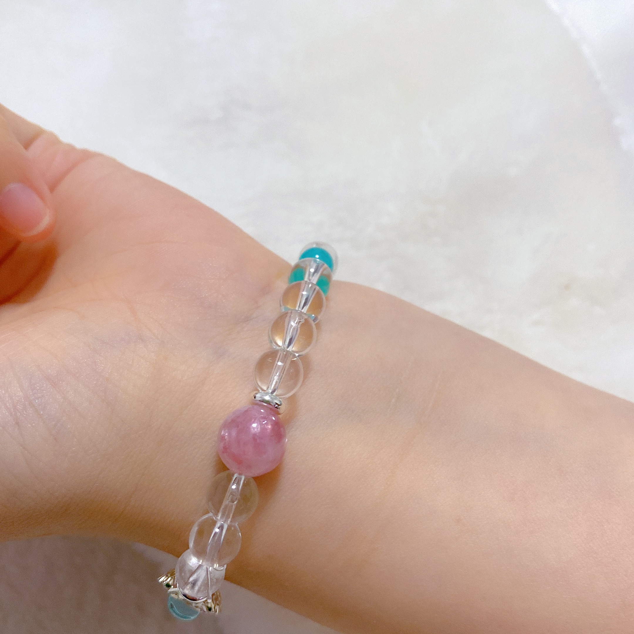 Natural 7.5mm Clear Quartz Bracelet with Multi-Crystal Accents – Energy Cleansing & Positive Vibes Gemstone Jewelry, Healing Crystal Bracelet with Decorative Charm for Women, Daily Wear & Gifting