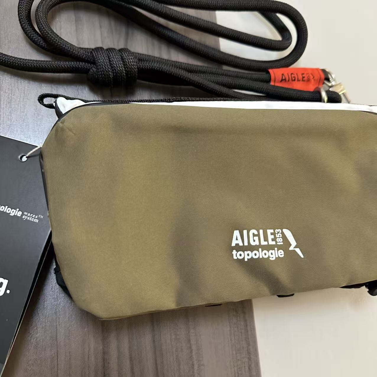 Topologie トポロジー×エイグル トリオ カラーボトル サコッシュ ミディアム  グリローズ  ショルダーバッグ ストラップ付き