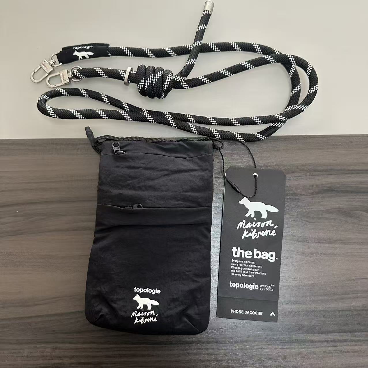 MAISON KITSUNE x TOPOLOGIE ポロジー メゾンキツネ Phone Sacoche フォンサコッシュ 男女兼用 ストラップ付