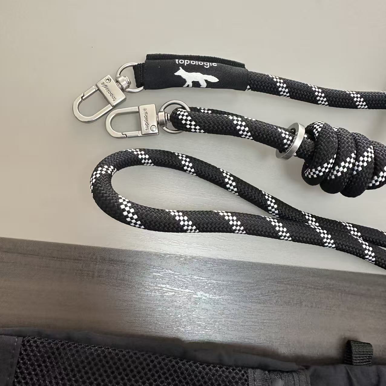 MAISON KITSUNE x TOPOLOGIE ポロジー メゾンキツネ Phone Sacoche フォンサコッシュ 男女兼用 ストラップ付