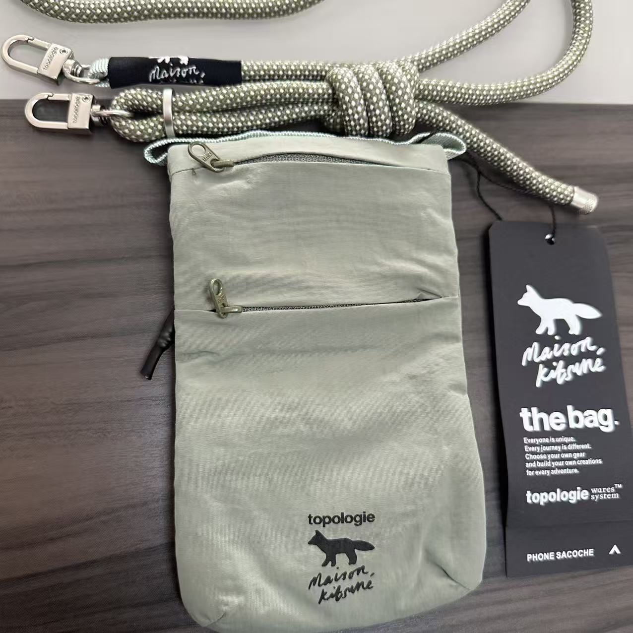 MAISON KITSUNE x TOPOLOGIE ポロジー メゾンキツネ Phone Sacoche フォンサコッシュ 男女兼用 ストラップ付