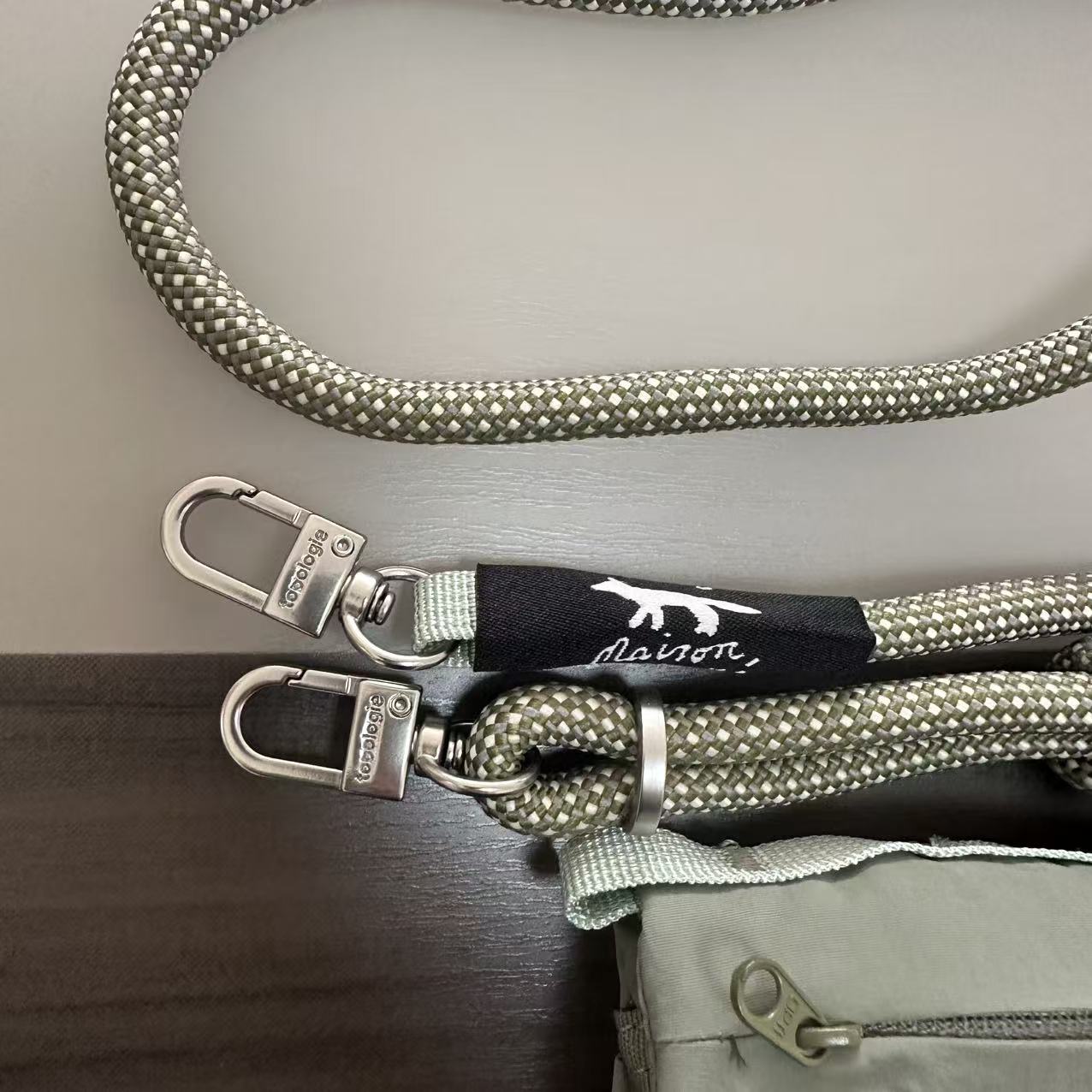 MAISON KITSUNE x TOPOLOGIE ポロジー メゾンキツネ Phone Sacoche フォンサコッシュ 男女兼用 ストラップ付