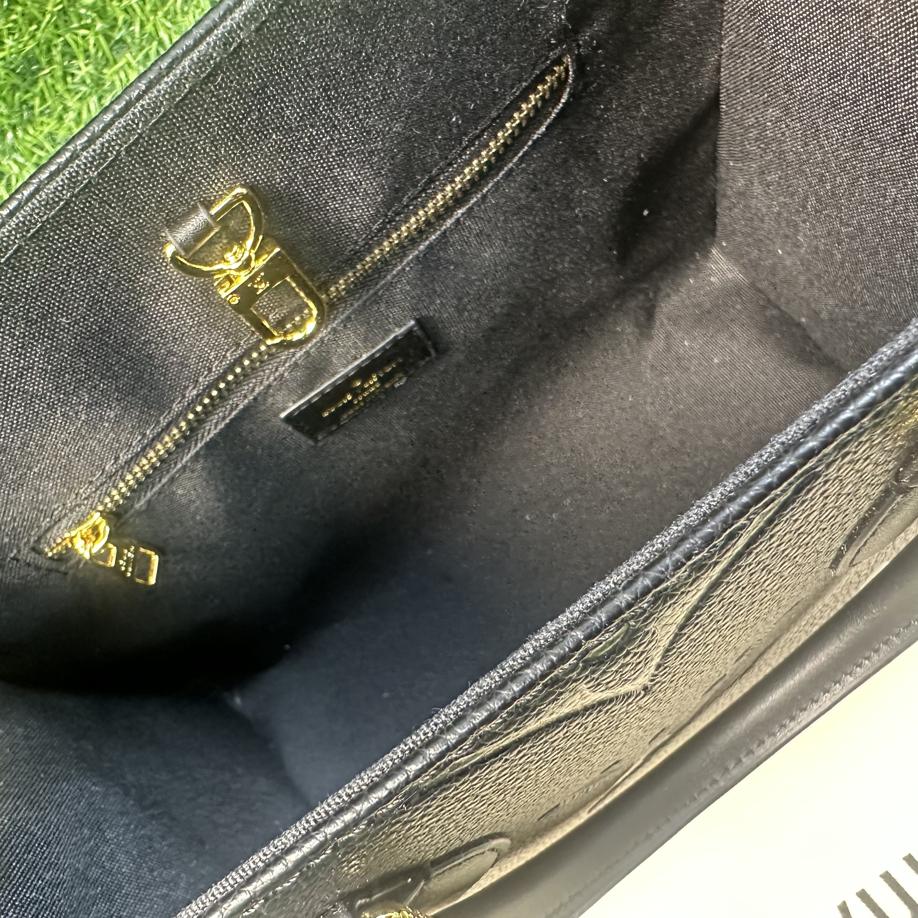 ルイヴィトン LOUIS VUITTON オンザゴー PM ハンドバッグ ショルダーバッグ 2WAY モノグラム アンプラント レザー ノワール ブラック M45653