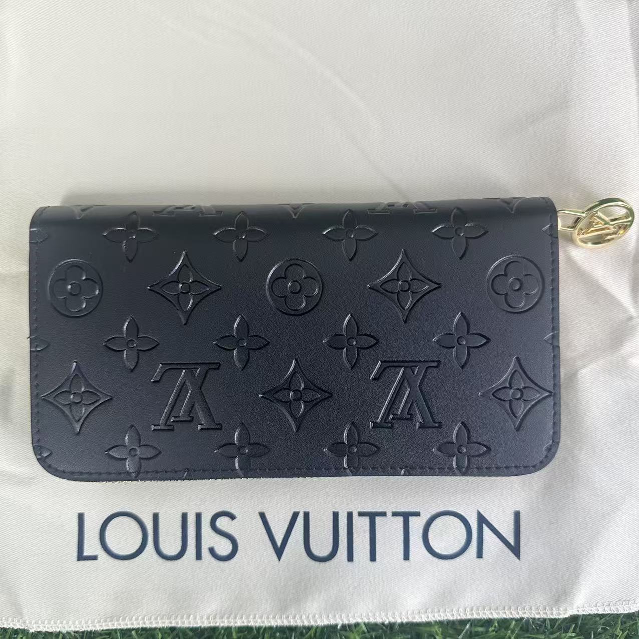 ルイ・ヴィトン LOUIS VUITTON ジッピーウォレット ヴェルティカル モノグラムシャドウ ラウンド長財布 財布 レザー ブラック系 M62902
