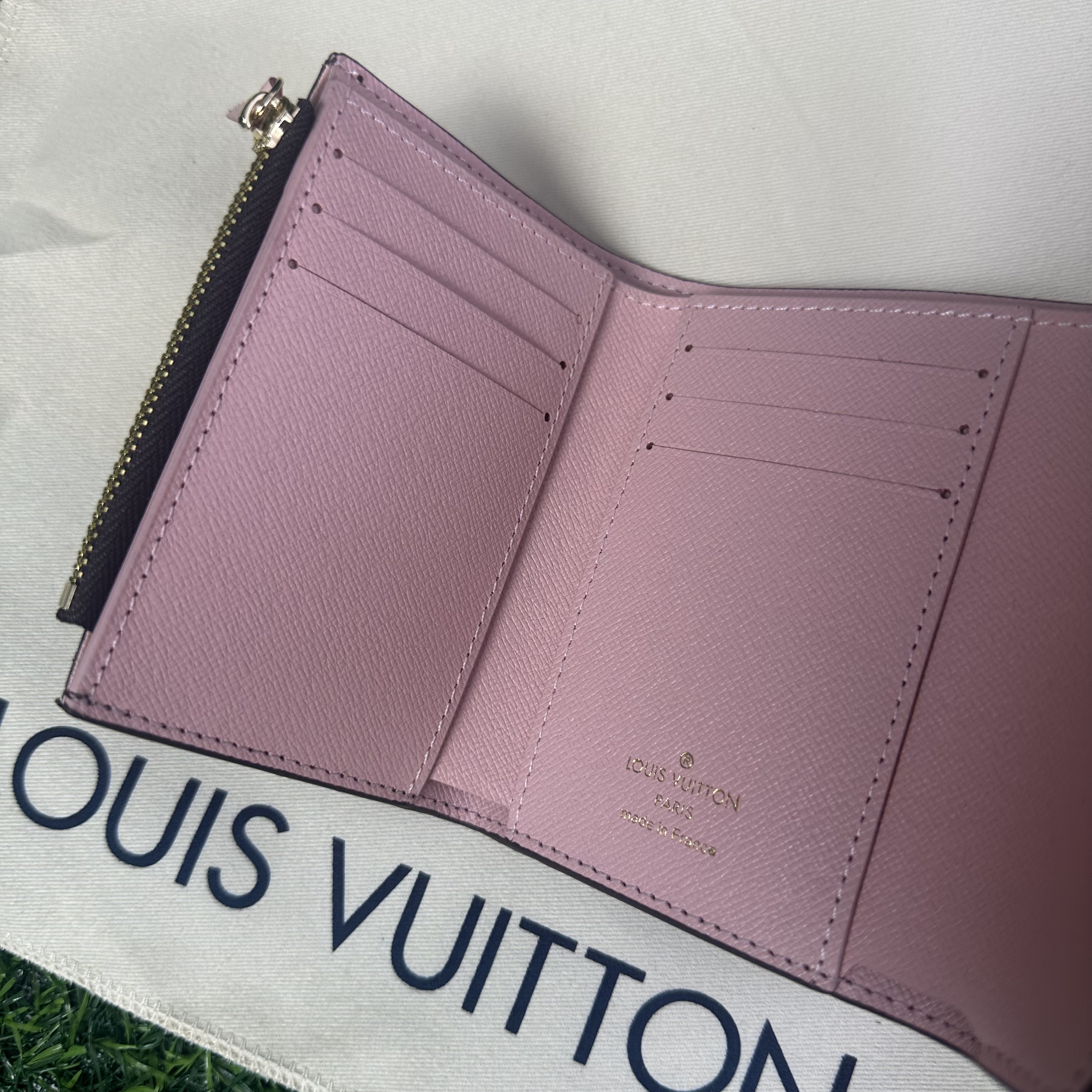 LOUIS VUITTON ルイヴィトン ダミエ 三つ折り財布 N61700 ポルトフォイユ ヴィクトリーヌ エベヌ ローズバレリーヌ