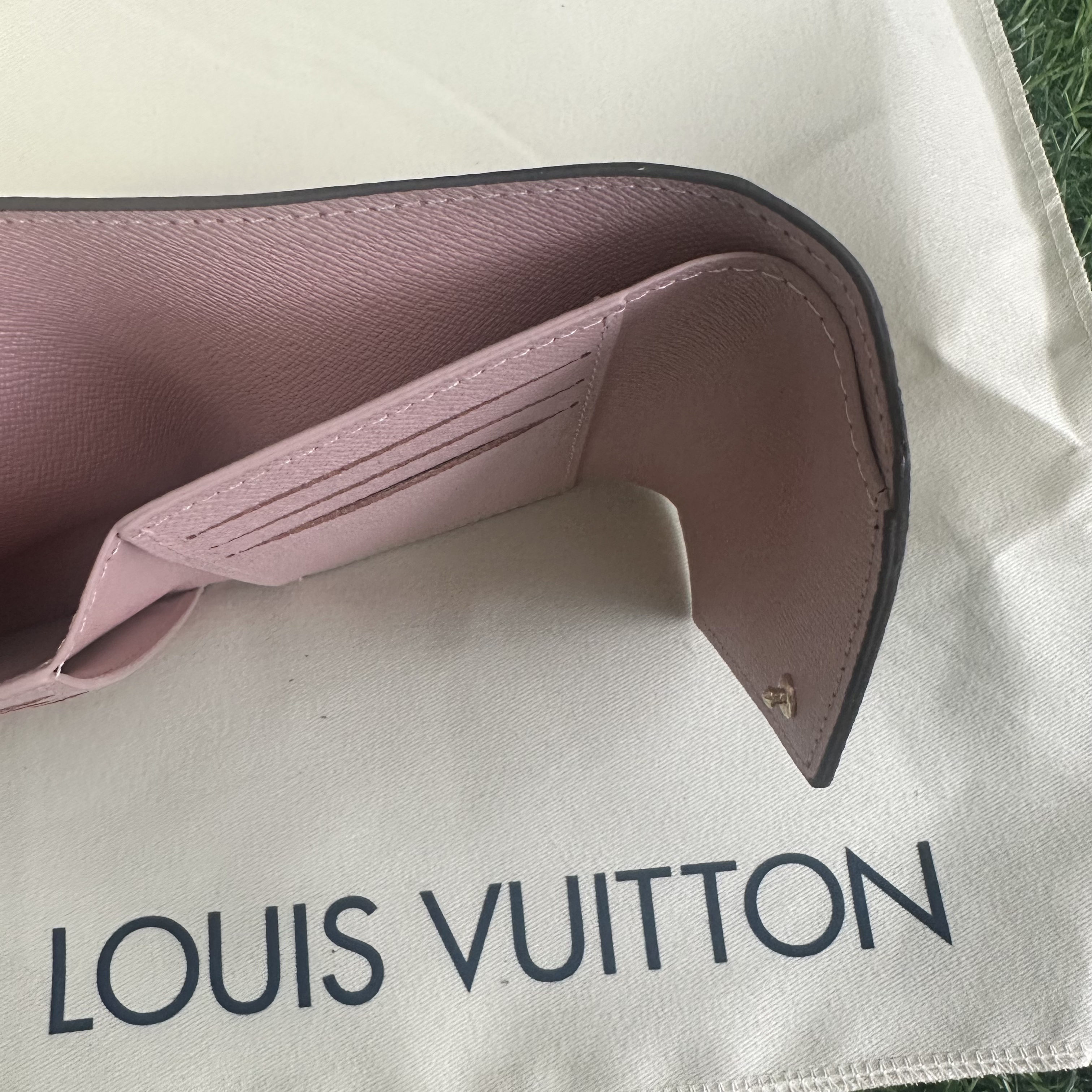 LOUIS VUITTON ルイヴィトン 三つ折り財布 ミニ財布 レディース コンパクトマイクロウォレット ポルトフォイユ ヴィクトリーヌ モノグラム ローズ バレリーヌ M62360 