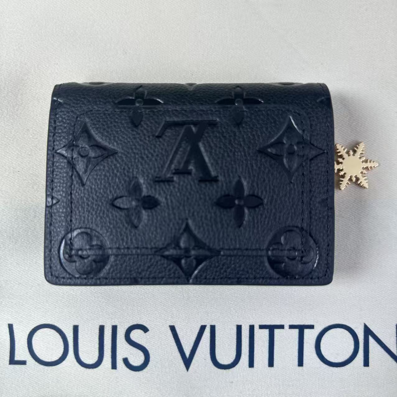 ルイヴィトン  LOUIS VUITTON 財布 二つ折り財布 レザー 折り財布