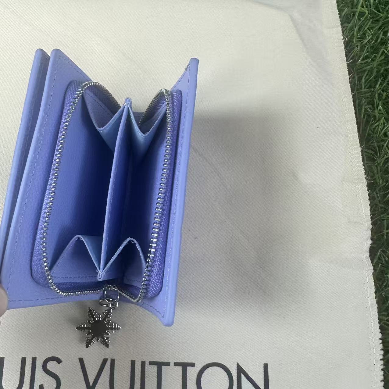 ルイヴィトン  LOUIS VUITTON 財布 二つ折り財布 レザー 折り財布