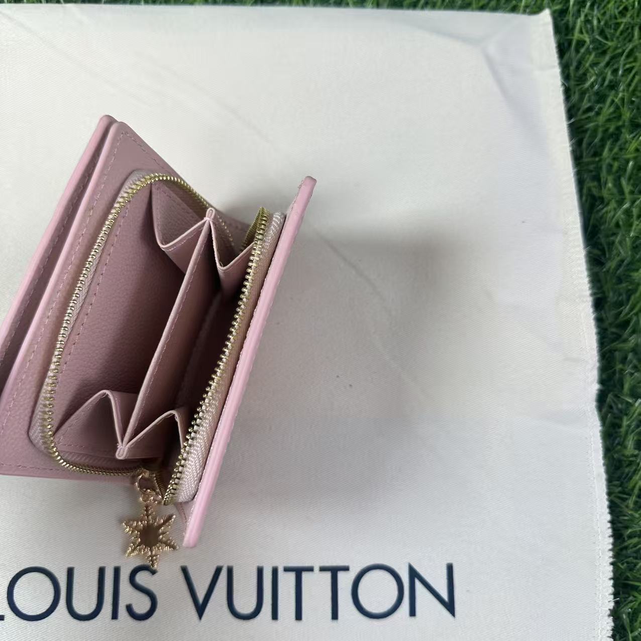 ルイヴィトン  LOUIS VUITTON 財布 二つ折り財布 レザー 折り財布