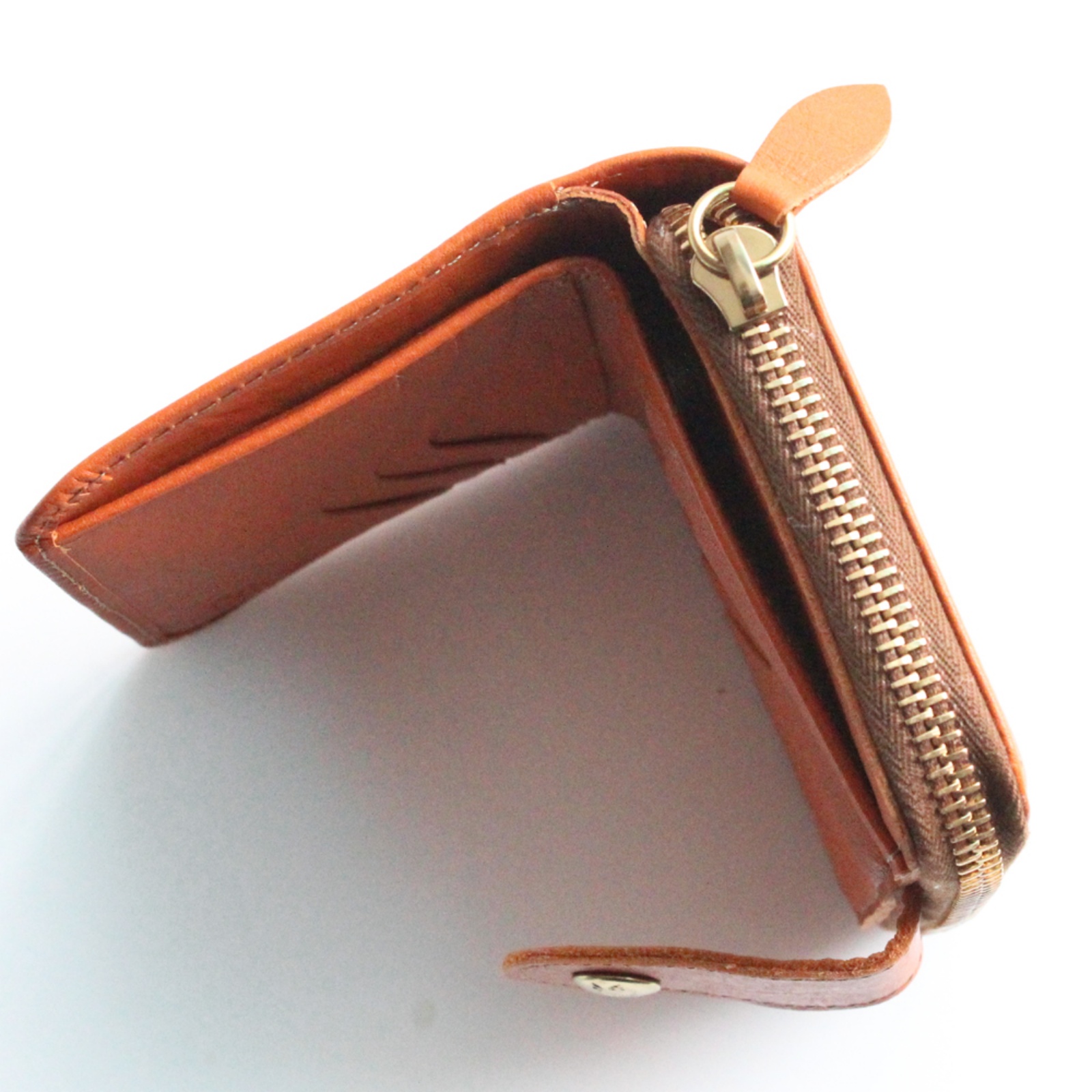 IL BISONTE イルビゾンテ 二つ折り財布 小銭IL BISONTE イルビゾンテ 二つ折り財布 小銭入れ付 折財布 財布 2つ折り財布 ヴァッケッタ コンパクト財布 レザー ブラウン メンズ レディース 