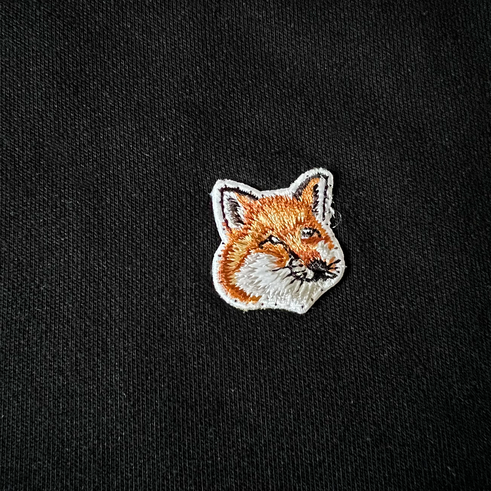 (Maison Kitsune専用袋付き) MAISON KITSUNE メゾンキツネ スウェット トップス カットソー トレーナー 長袖 刺繍 レディース メンズ ブラック ホワイト FOX HEAD PATCH AM00303KM0001