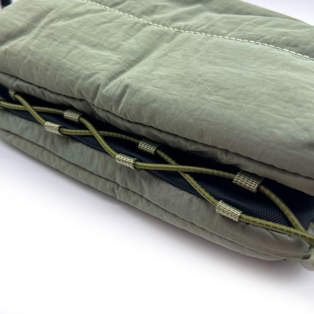 Topologie Bottle Sacoche トポロジー ボトルサコッシュ ストラップ付き ショルダーバッグ ブラック グリーン シルバー パープル レッド オフホワイト