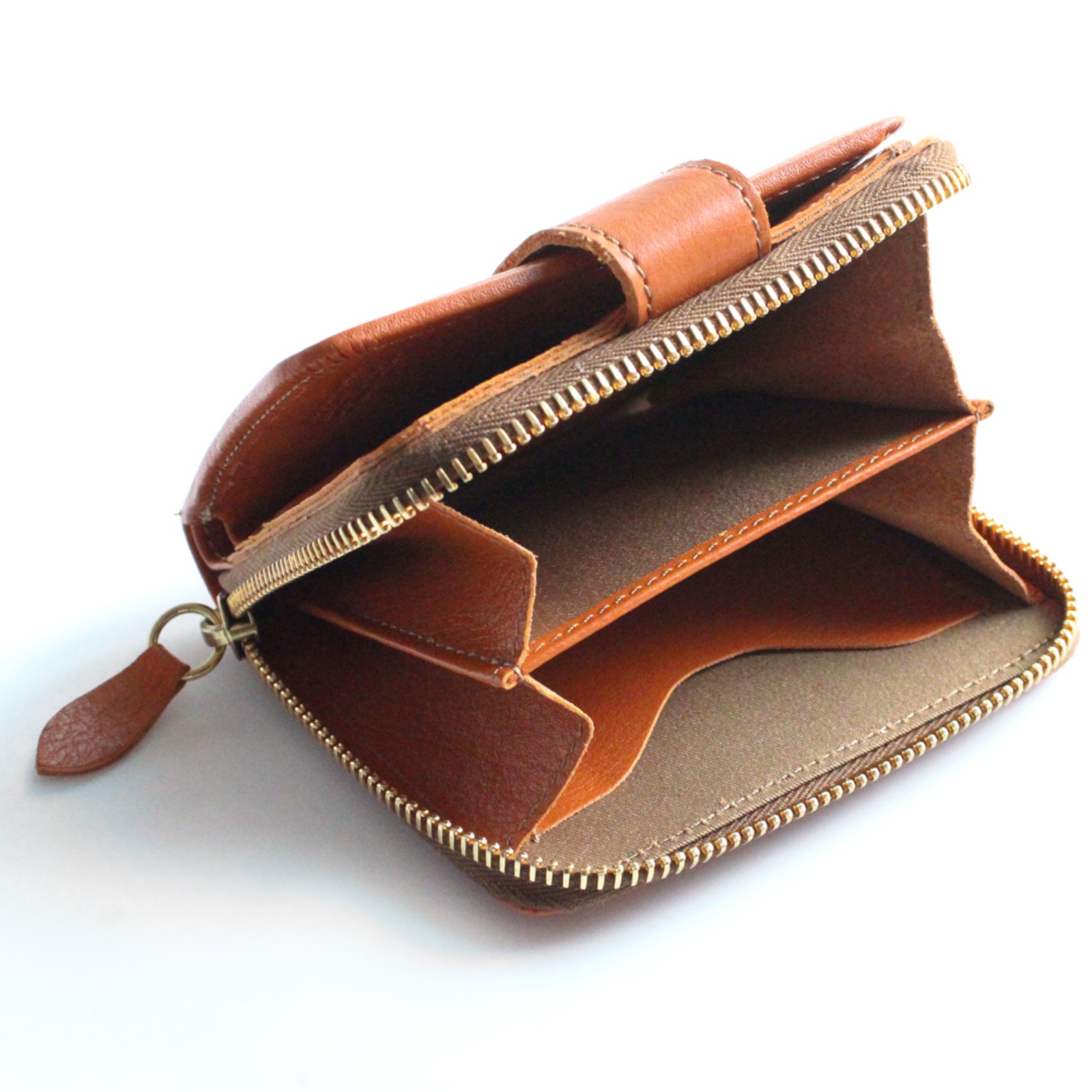 IL BISONTE イルビゾンテ 二つ折り財布 小銭IL BISONTE イルビゾンテ 二つ折り財布 小銭入れ付 折財布 財布 2つ折り財布 ヴァッケッタ コンパクト財布 レザー ブラウン メンズ レディース 