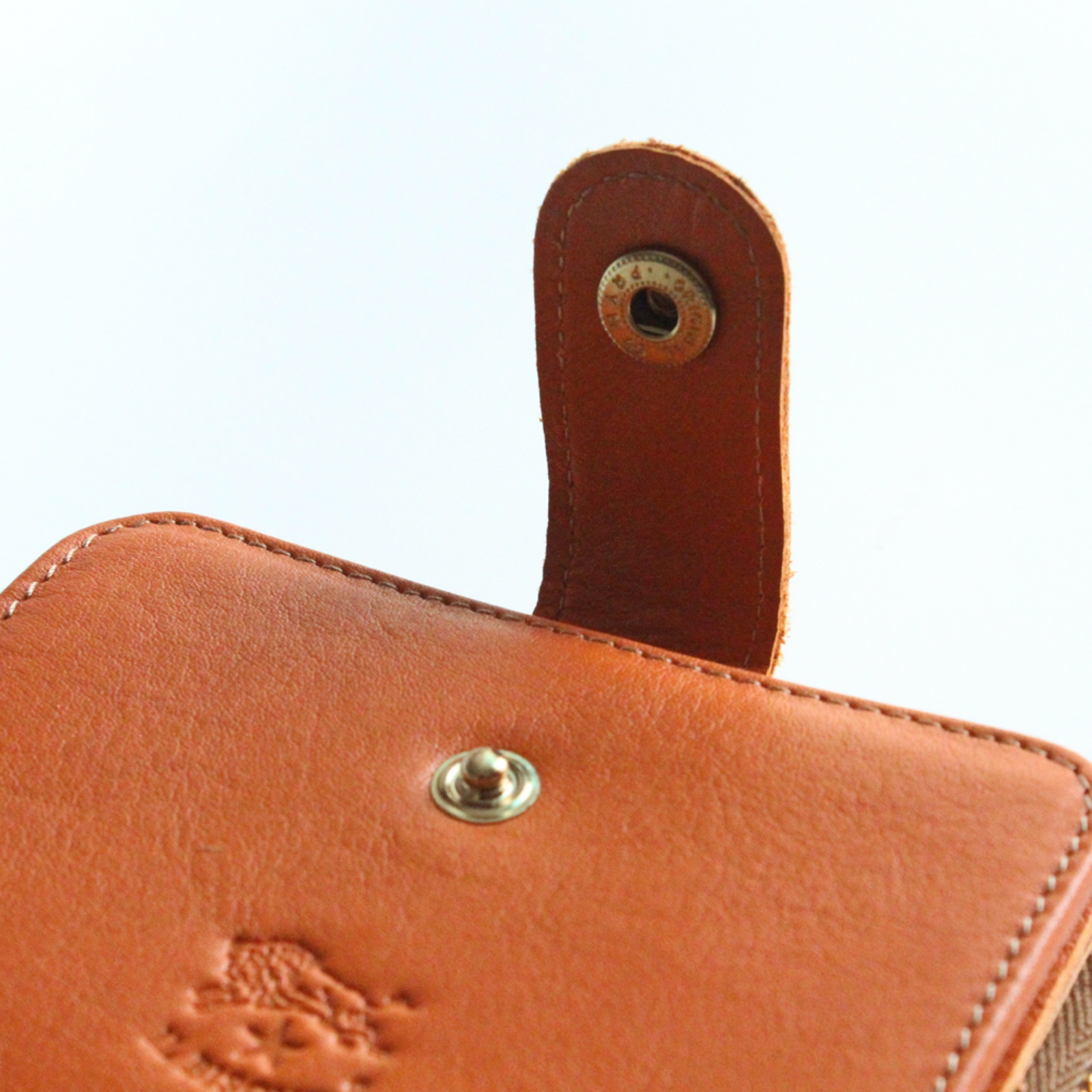 IL BISONTE イルビゾンテ 二つ折り財布 小銭IL BISONTE イルビゾンテ 二つ折り財布 小銭入れ付 折財布 財布 2つ折り財布 ヴァッケッタ コンパクト財布 レザー ブラウン メンズ レディース 