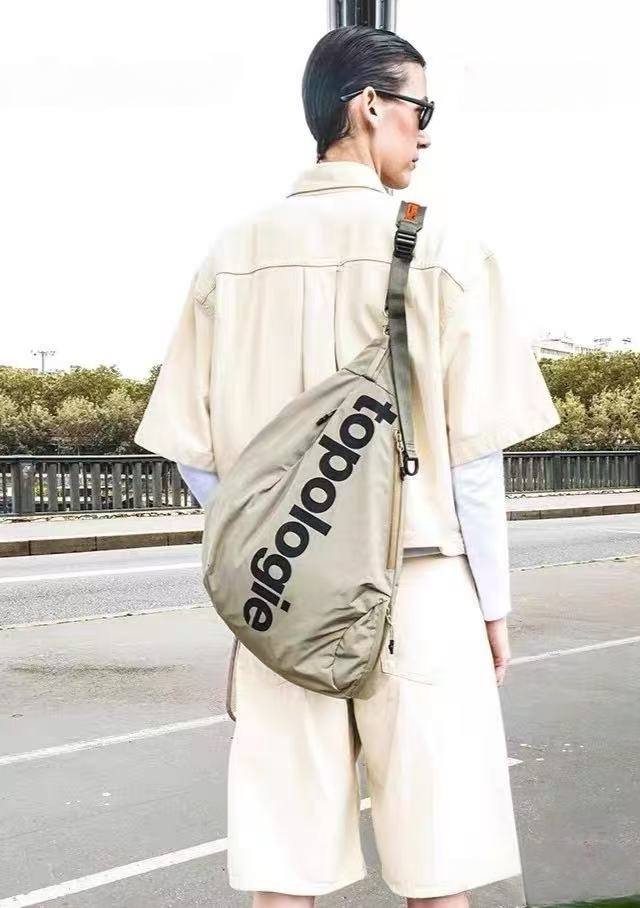 Topologie トポロジー Sling messenger トライアングル メッセンジャーバッグ 斜め掛けバッグ ラージ/スモール
