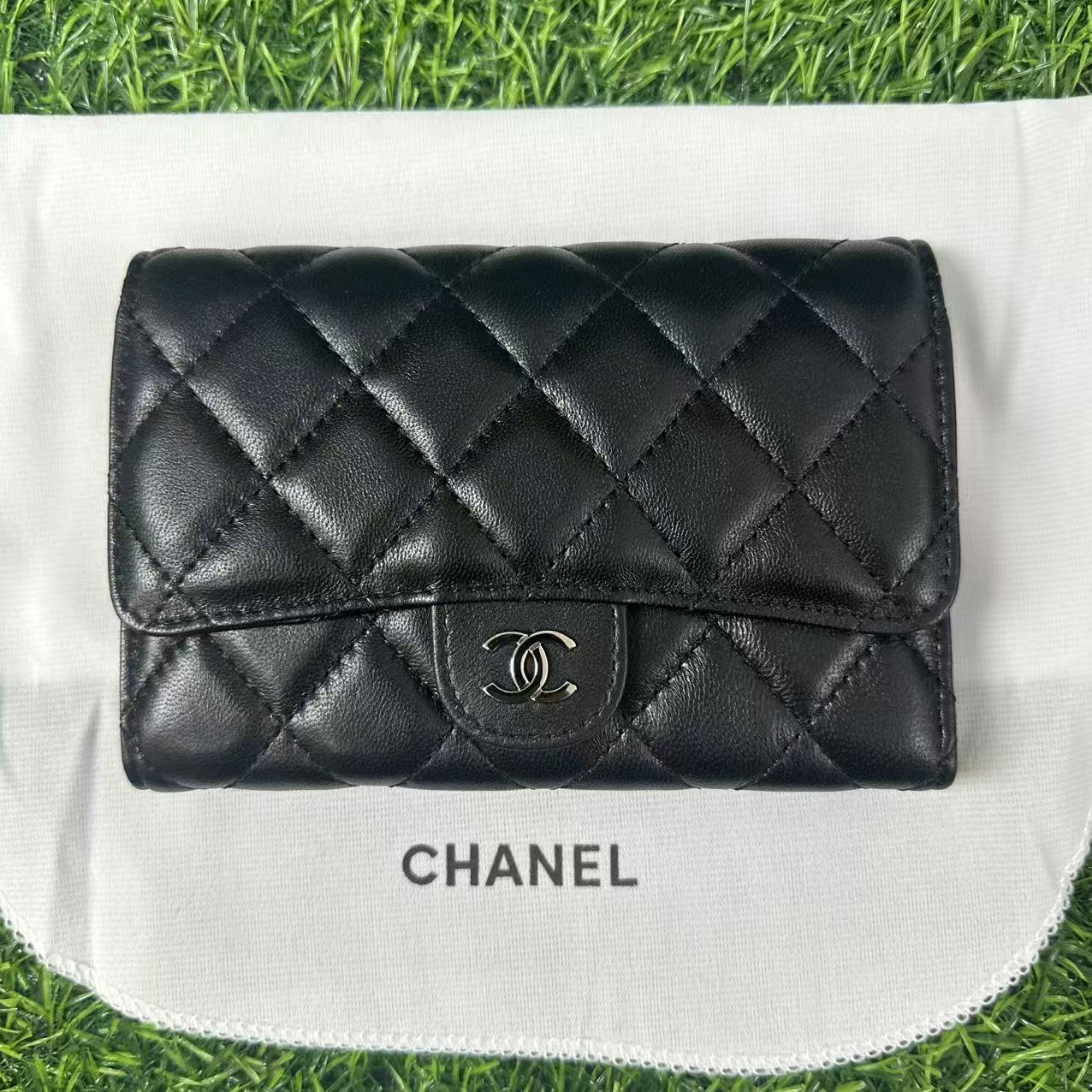 CHANEL シャネル 3つ折り財布 クラシックミディアムフラップウォレット 財布