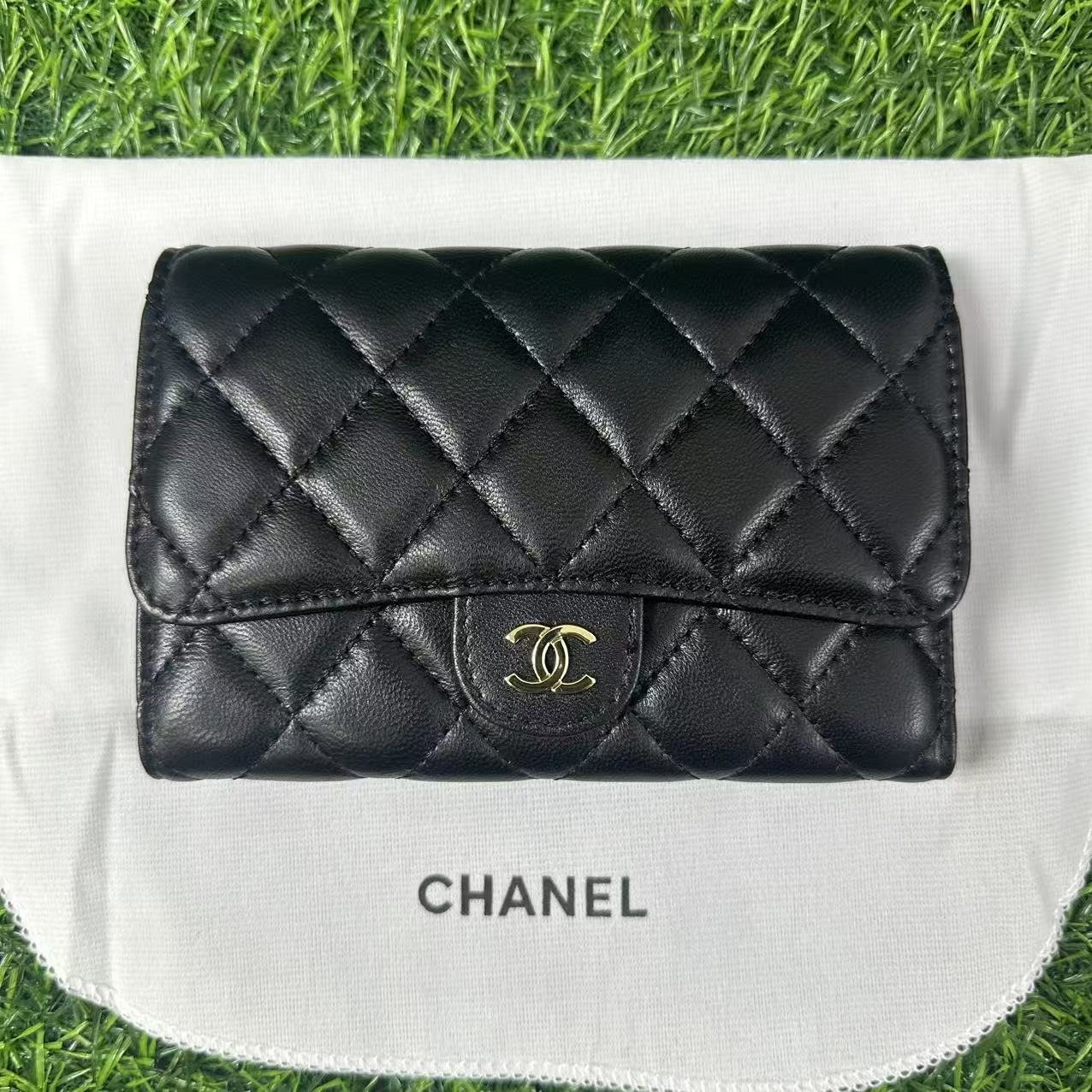 CHANEL シャネル 3つ折り財布 クラシックミディアムフラップウォレット 財布