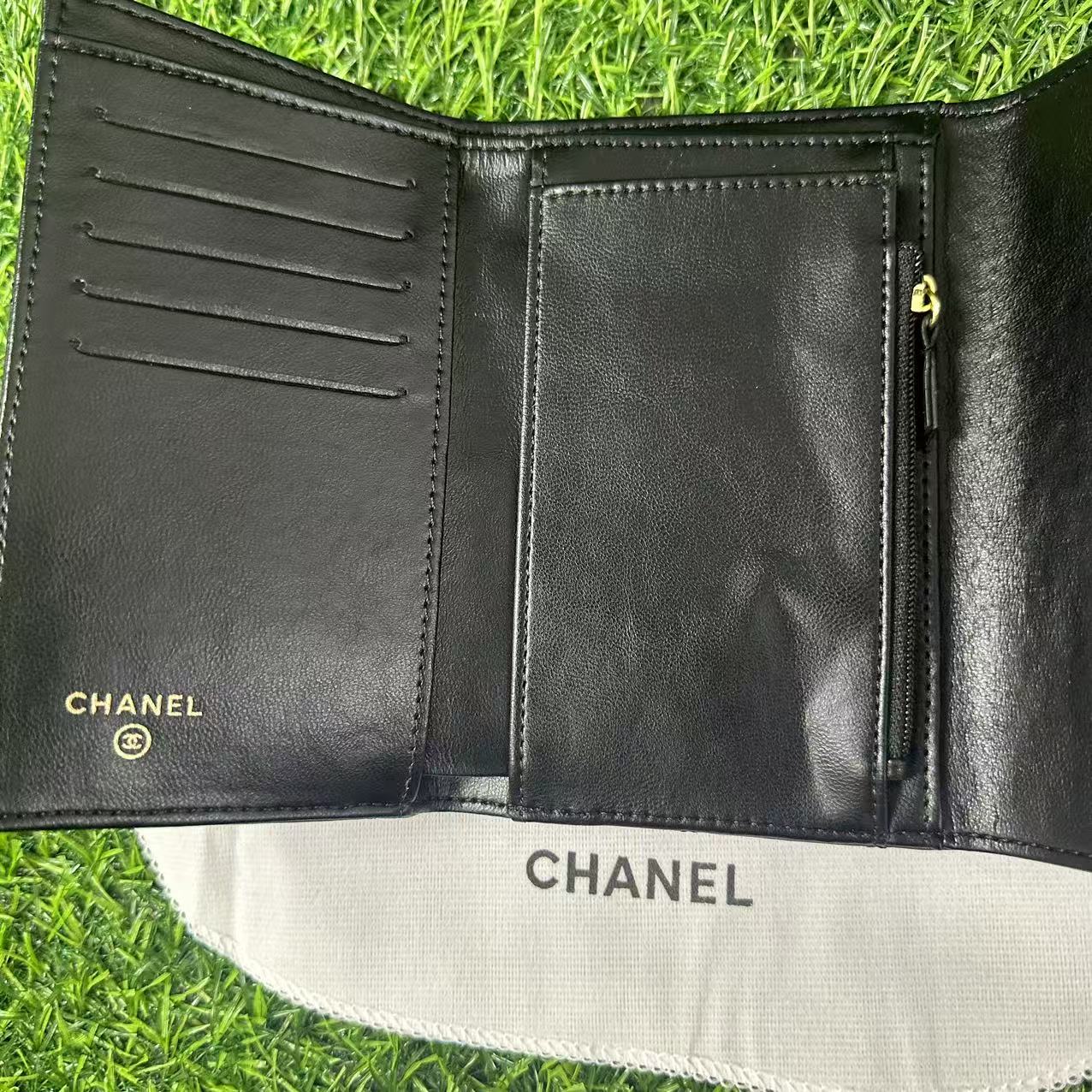 CHANEL シャネル 3つ折り財布 クラシックミディアムフラップウォレット 財布