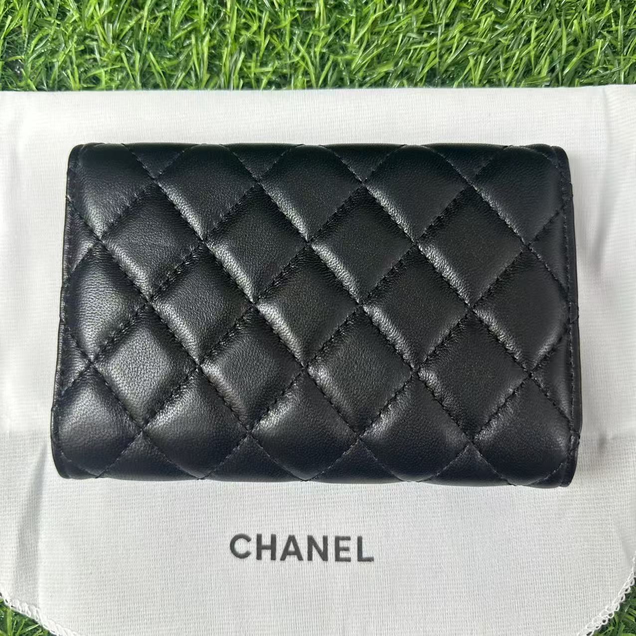CHANEL シャネル 3つ折り財布 クラシックミディアムフラップウォレット 財布
