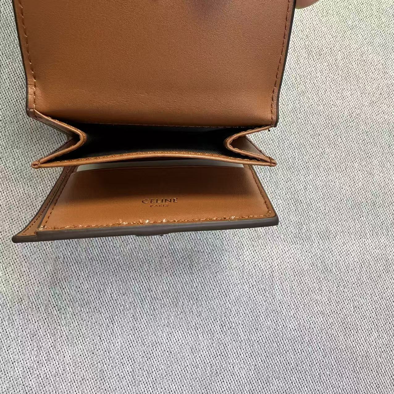 CELINE セリーヌ 三つ折り財布 スモール トリフォールドウォレット レザー ミニ財布 小銭入れあり