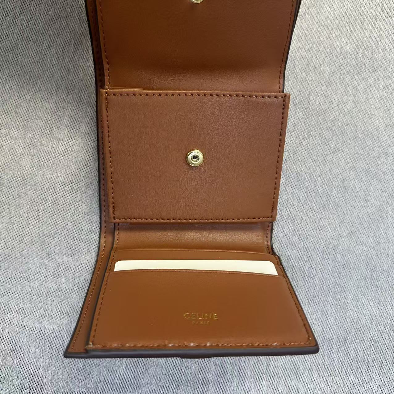 CELINE セリーヌ 三つ折り財布 スモール トリフォールドウォレット レザー ミニ財布 小銭入れあり