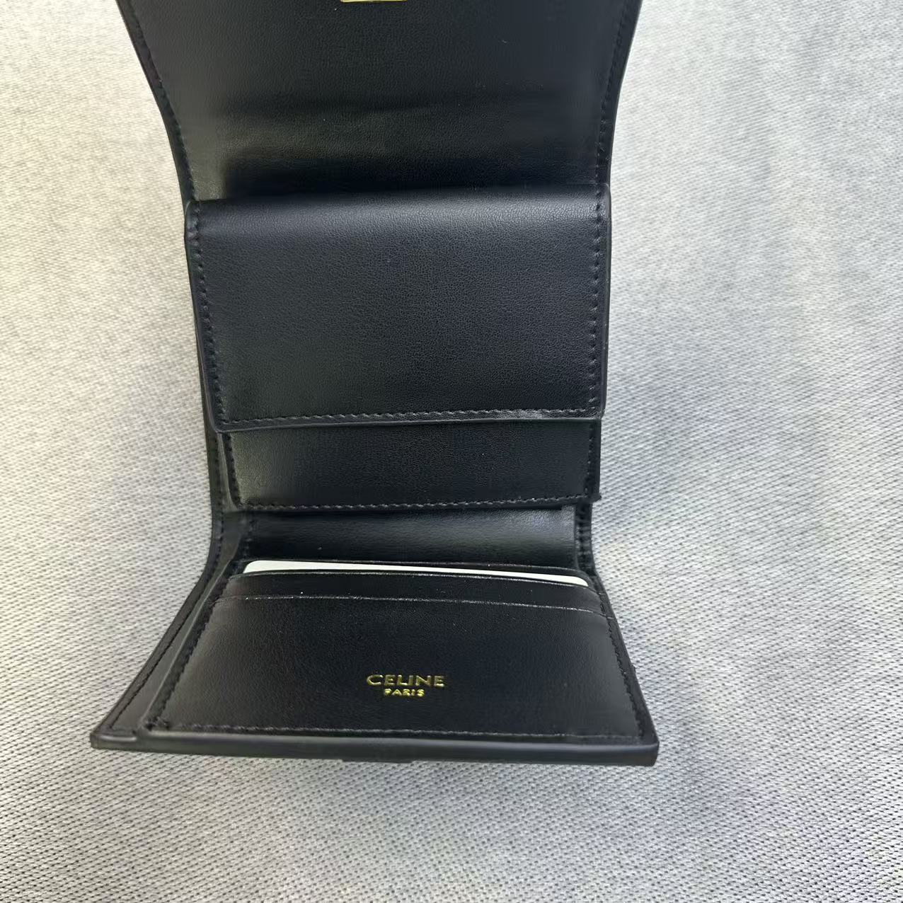 CELINE セリーヌ 三つ折り財布 スモール トリフォールドウォレット レザー ミニ財布 小銭入れあり