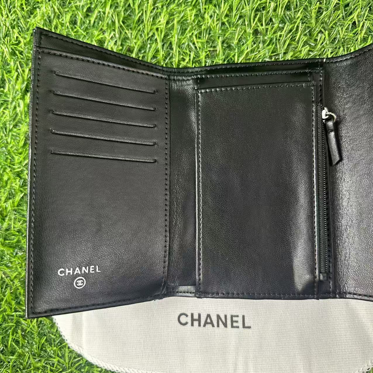 CHANEL シャネル 3つ折り財布 クラシックミディアムフラップウォレット 財布