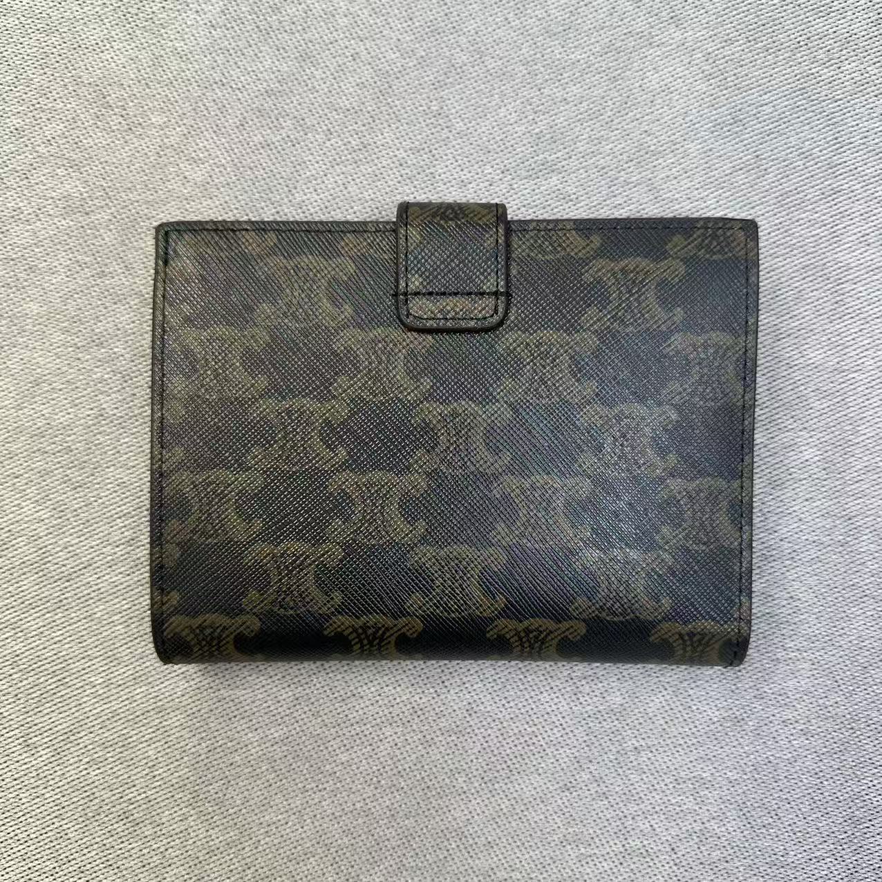 CELINE セリーヌ レディース財布 三つ折り財布 小物入れ 軽量