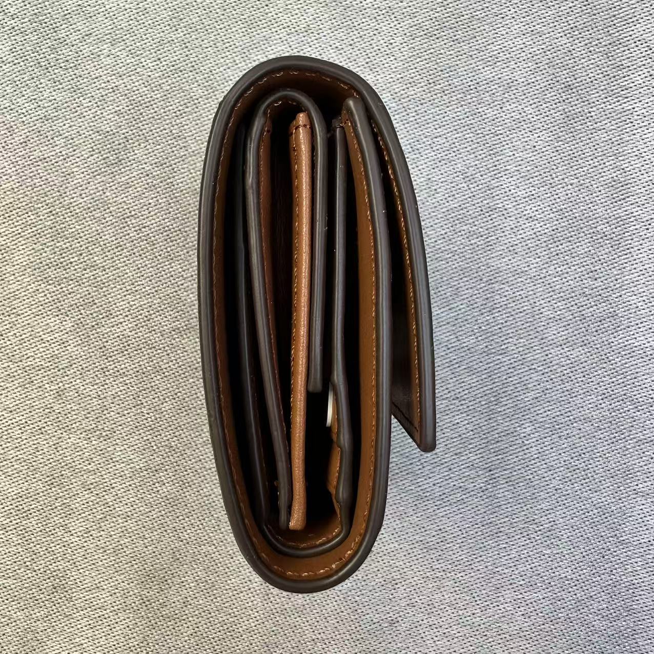 CELINE セリーヌ 三つ折り財布 スモール トリフォールドウォレット レザー ミニ財布 小銭入れあり