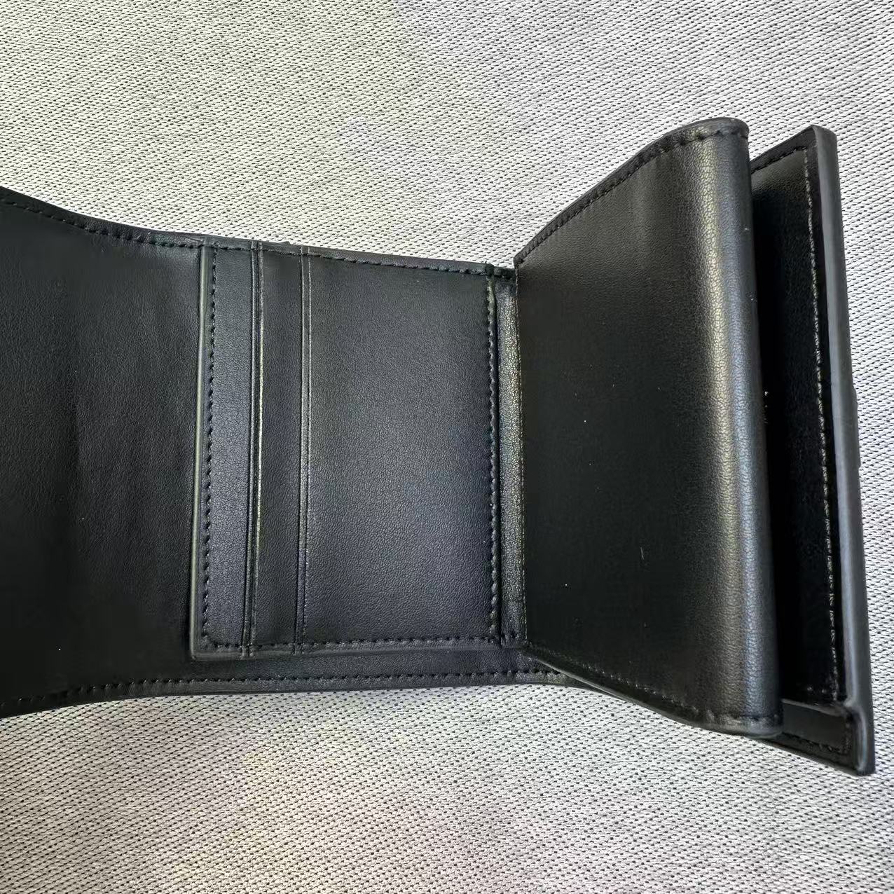 CELINE セリーヌ 三つ折り財布 スモール トリフォールドウォレット レザー ミニ財布 小銭入れあり