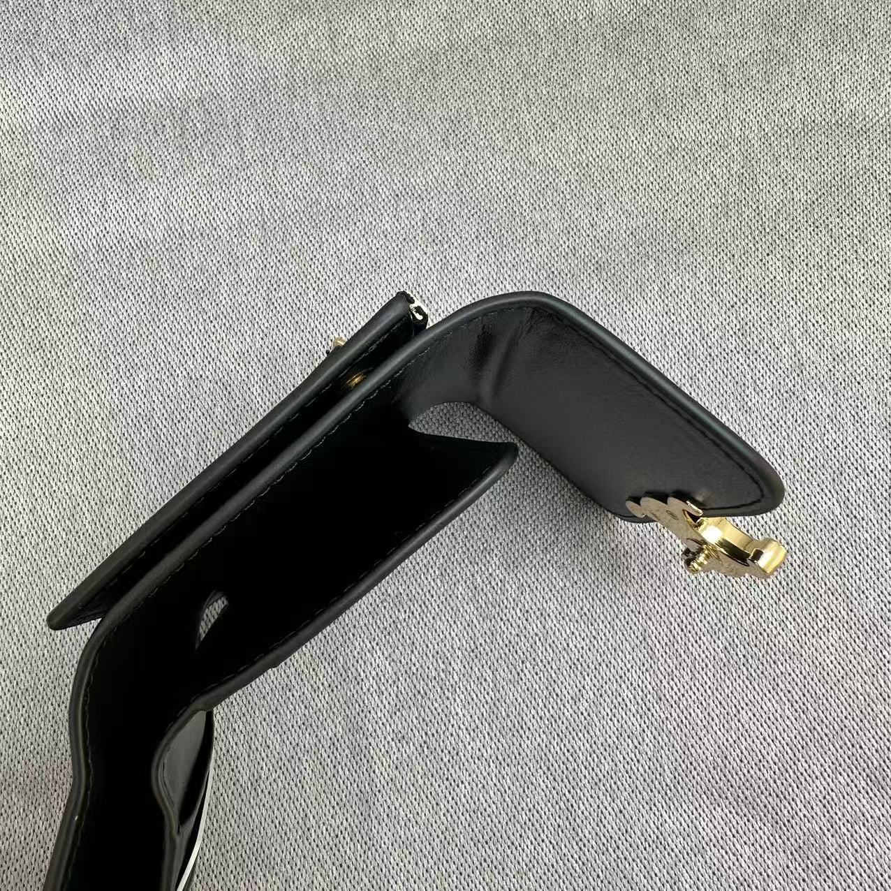 CELINE セリーヌ 折り財布 スモール トリフォールドウォレット レザー ミニ財布 小銭入れあり