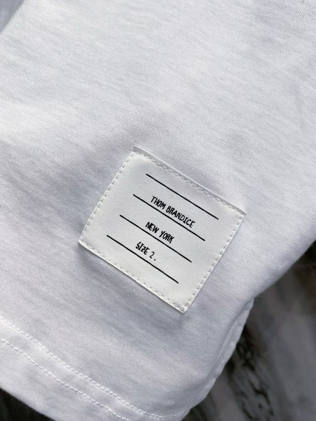 톰브라운 Thom Browne 4바 스트라이프 투톱 반팔 티셔츠 남녀공용
