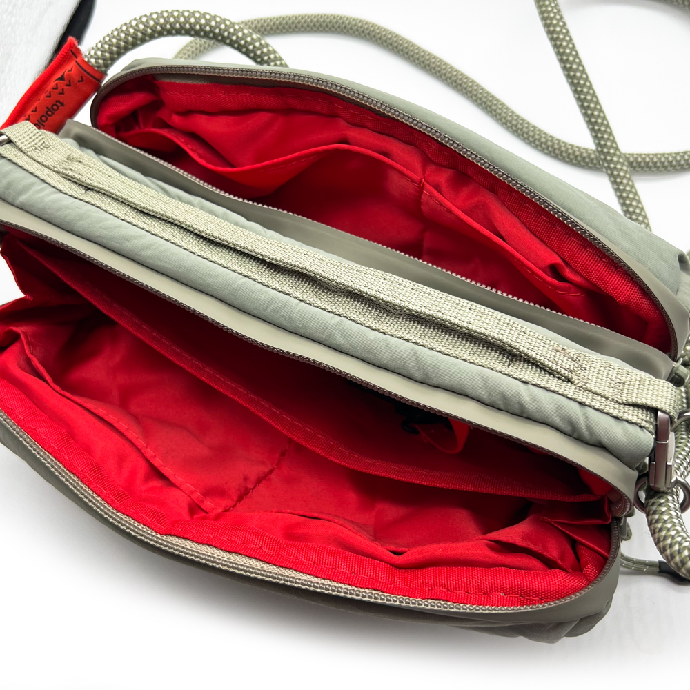 Topologie Bottle Sacoche トポロジー ボトルサコッシュ ストラップ付き ショルダーバッグ ブラック グリーン シルバー パープル レッド オフホワイト