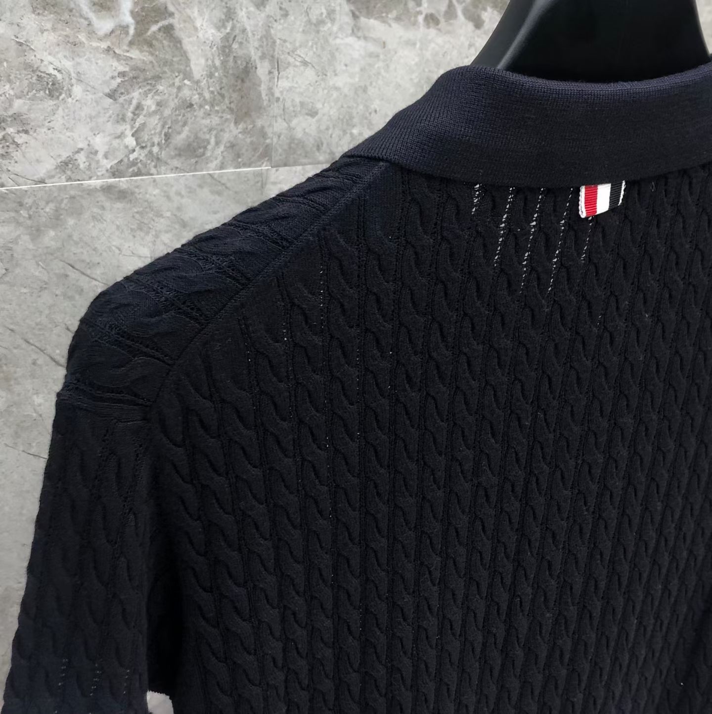톰브라운 Thom Browne 케이블 니트 4바 스트라이프 반팔 폴로셔츠 남녀공용