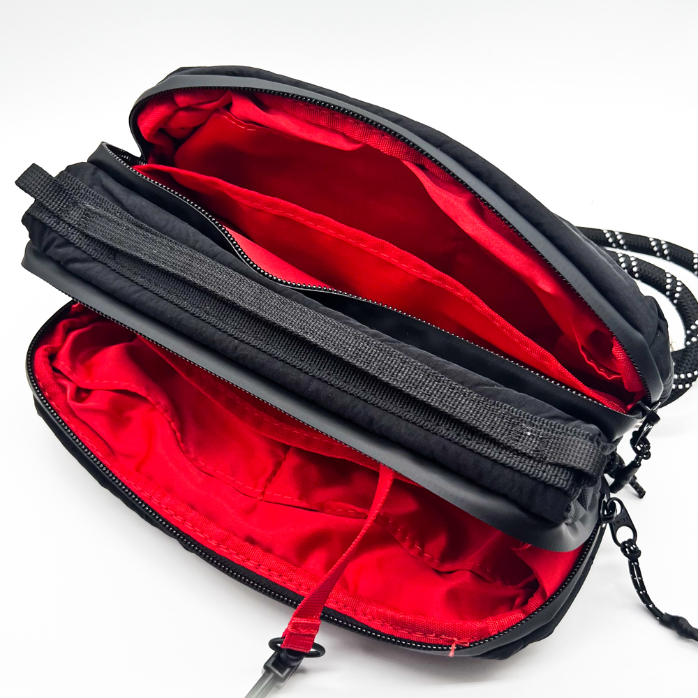 Topologie Bottle Sacoche トポロジー ボトルサコッシュ ストラップ付き ショルダーバッグ ブラック グリーン シルバー パープル レッド オフホワイト