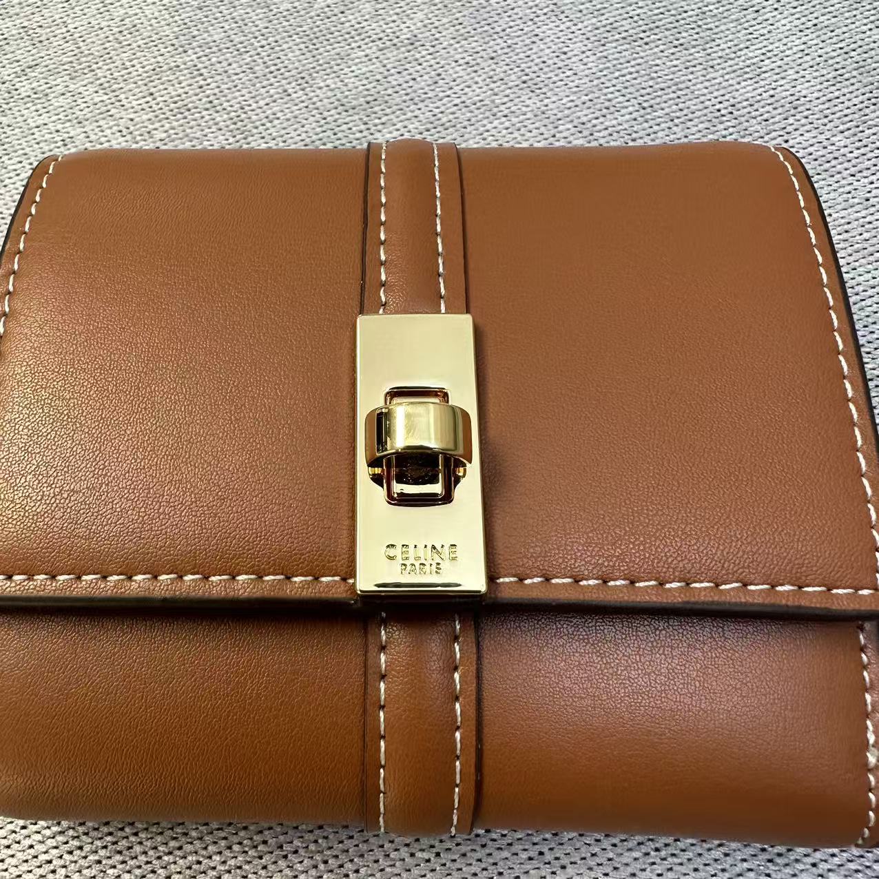 CELINE セリーヌ 三つ折り財布 スモール トリフォールドウォレット レザー ミニ財布 小銭入れあり