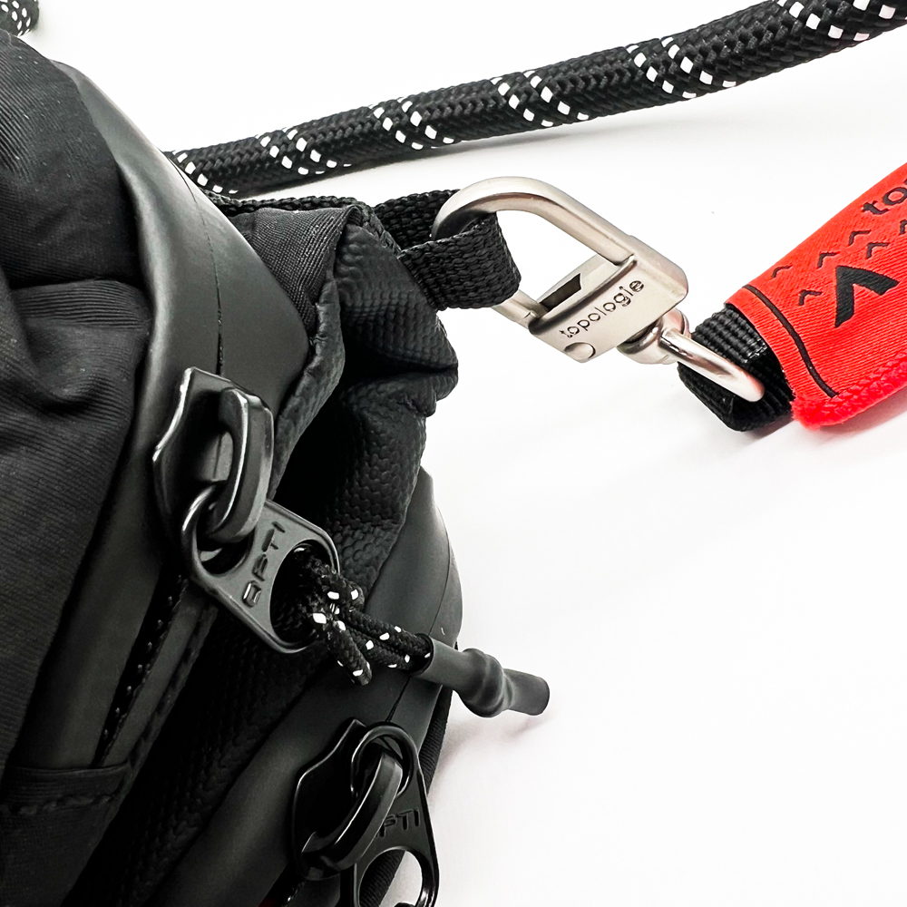 Topologie Bottle Sacoche トポロジー ボトルサコッシュ ストラップ付き ショルダーバッグ ブラック グリーン シルバー パープル レッド オフホワイト