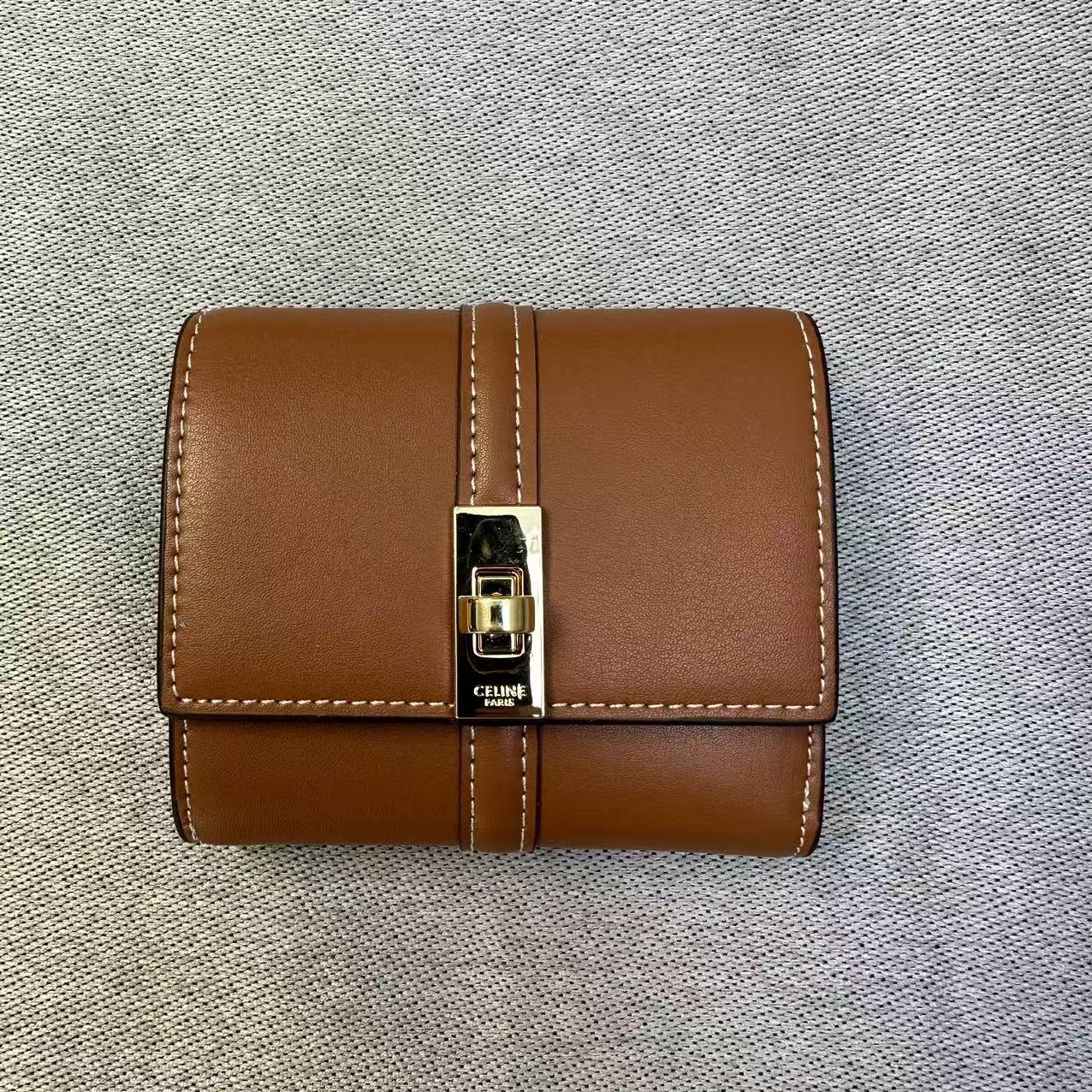 CELINE セリーヌ 三つ折り財布 スモール トリフォールドウォレット レザー ミニ財布 小銭入れあり