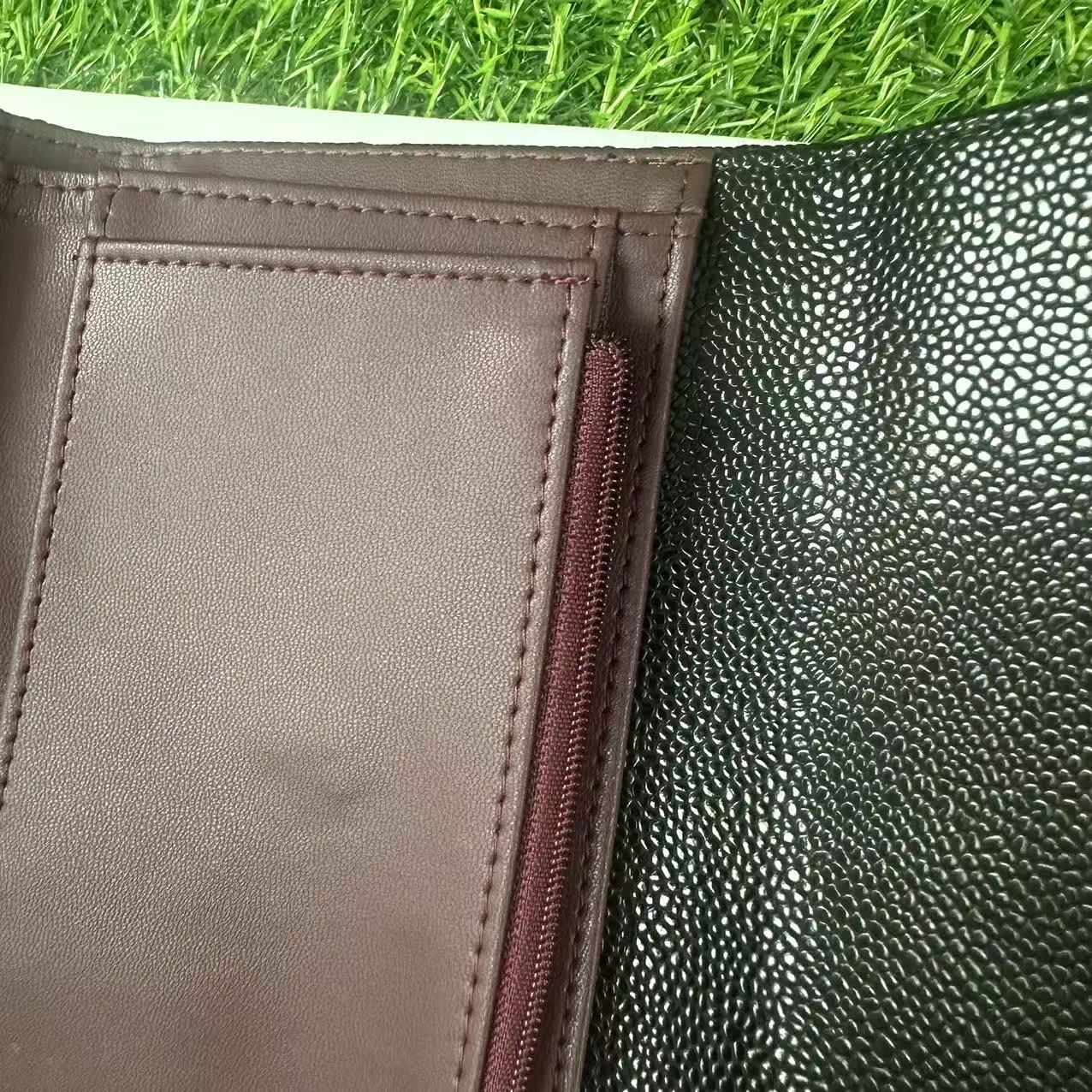 CHANEL シャネル 3つ折り財布 クラシックミディアムフラップウォレット 財布