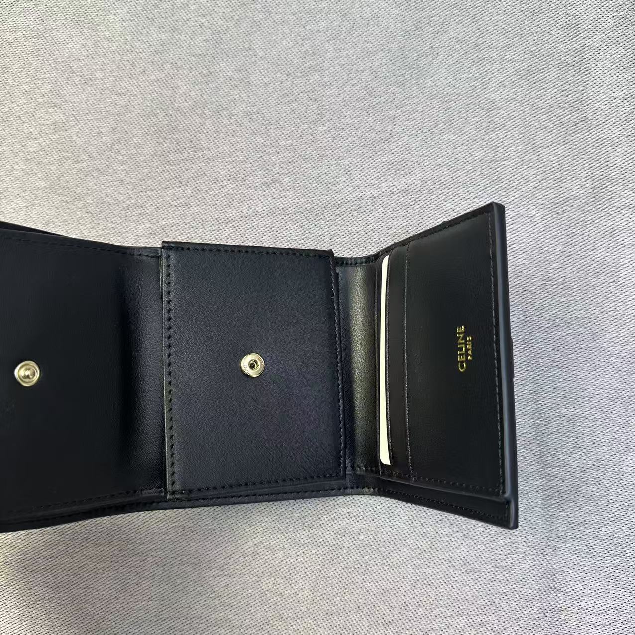 CELINE セリーヌ 三つ折り財布 スモール トリフォールドウォレット レザー ミニ財布 小銭入れあり