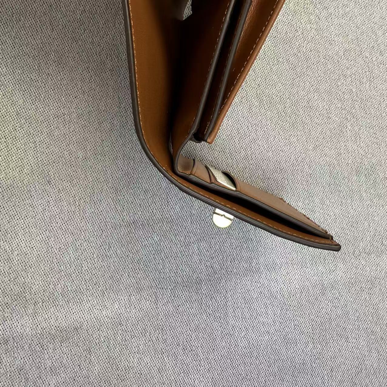 CELINE セリーヌ 三つ折り財布 スモール トリフォールドウォレット レザー ミニ財布 小銭入れあり